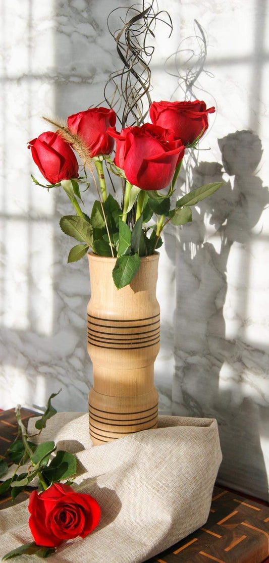 Vase à fleurs en bois